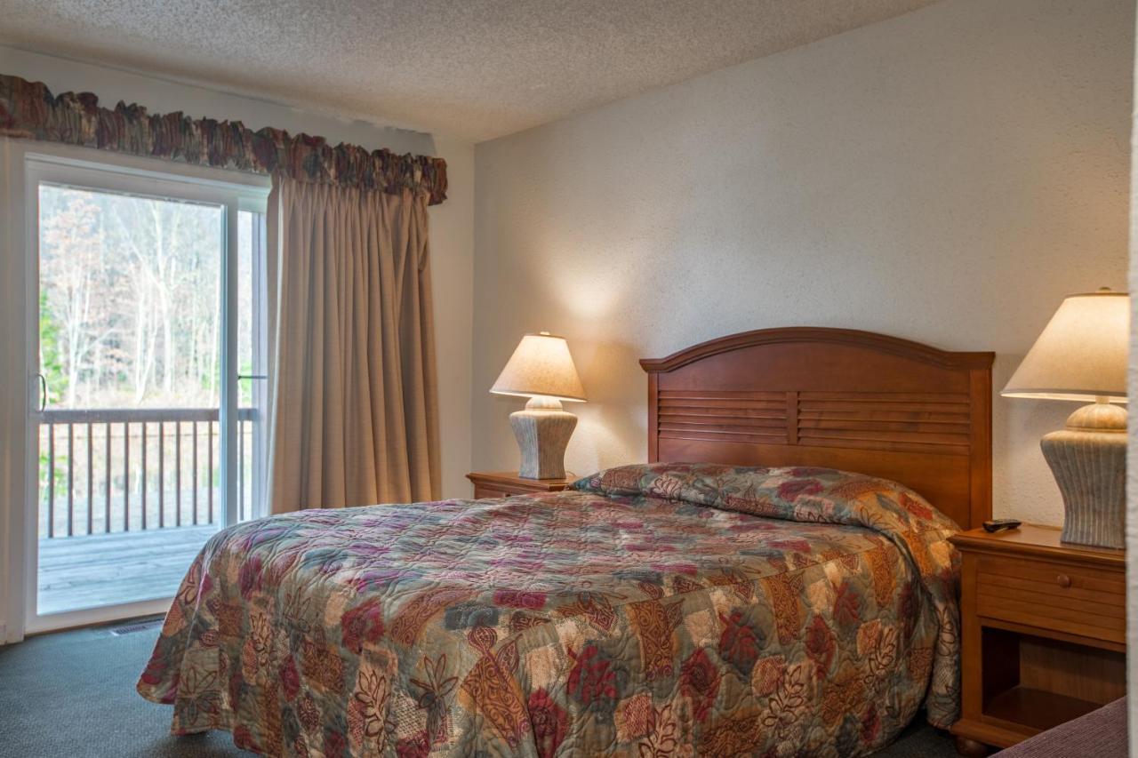 Hotel Crown At The Poconos Drums